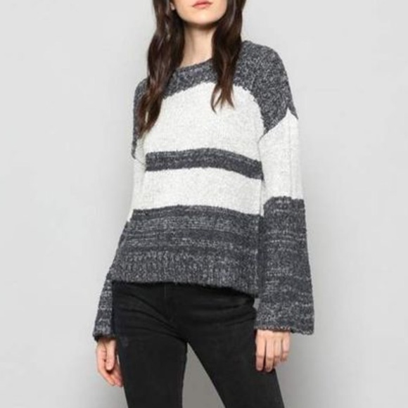 FATE by LFD Gray & White Bell Bottom Sleeve Crew Neck Sweater, Size M - Picture 5 of 6